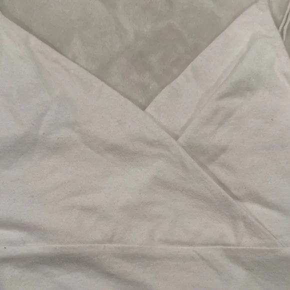 Hollister Cream Top with Silver Accent - Picture 3 of 7